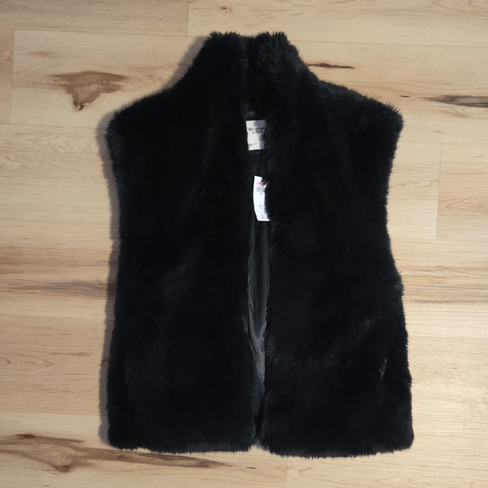 NWT Abercrombie Faux Fur Vest, Black, Size Small